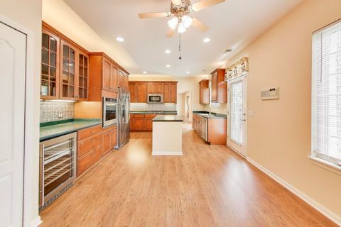 Tiny photo for 11 Beaconsfield Court, Lincolnshire, IL 60069 (MLS # 12506690)