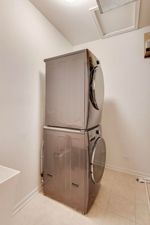 Tiny photo for 11 Beaconsfield Court, Lincolnshire, IL 60069 (MLS # 12506690)