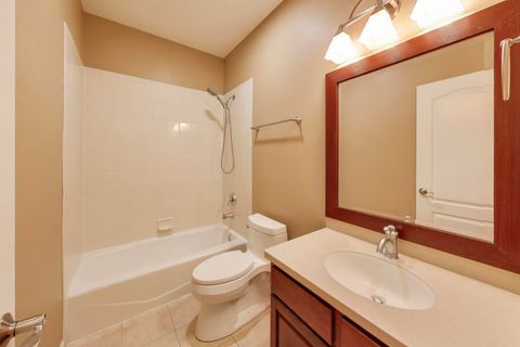 Tiny photo for 11 Beaconsfield Court, Lincolnshire, IL 60069 (MLS # 12506690)