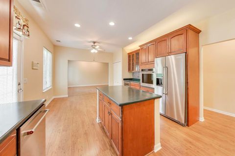 Tiny photo for 11 Beaconsfield Court, Lincolnshire, IL 60069 (MLS # 12506690)