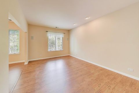 Tiny photo for 11 Beaconsfield Court, Lincolnshire, IL 60069 (MLS # 12506690)