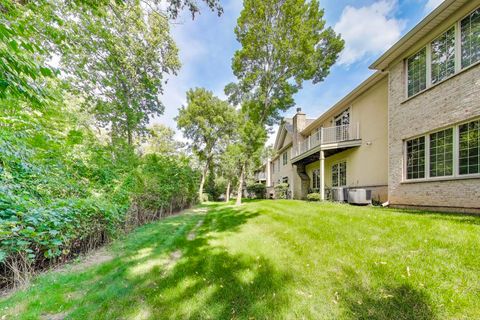 Tiny photo for 11 Beaconsfield Court, Lincolnshire, IL 60069 (MLS # 12506690)