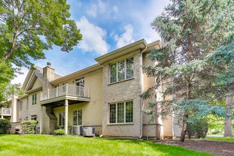 Tiny photo for 11 Beaconsfield Court, Lincolnshire, IL 60069 (MLS # 12506690)