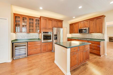 Tiny photo for 11 Beaconsfield Court, Lincolnshire, IL 60069 (MLS # 12506690)