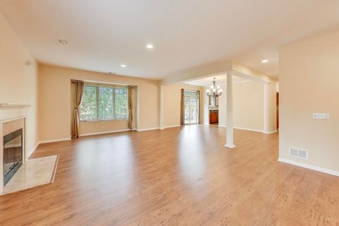 Tiny photo for 11 Beaconsfield Court, Lincolnshire, IL 60069 (MLS # 12506690)