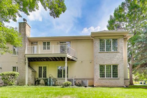 Tiny photo for 11 Beaconsfield Court, Lincolnshire, IL 60069 (MLS # 12506690)