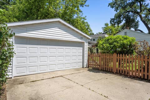 Tiny photo for 913 Cambridge Lane, Wilmette, IL 60091 (MLS # 12698335)