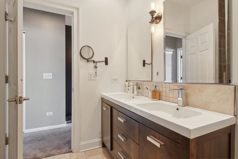 Tiny photo for 3244 N Kilbourn Avenue #3, Chicago, IL 60641 (MLS # 12454589)