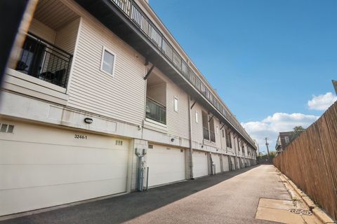 Tiny photo for 3244 N Kilbourn Avenue #3, Chicago, IL 60641 (MLS # 12454589)