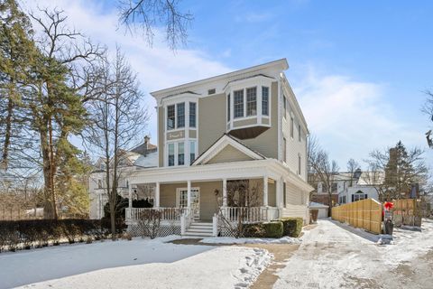 Tiny photo for 399 E Deerpath Road, Lake Forest, IL 60045 (MLS # 12547355)