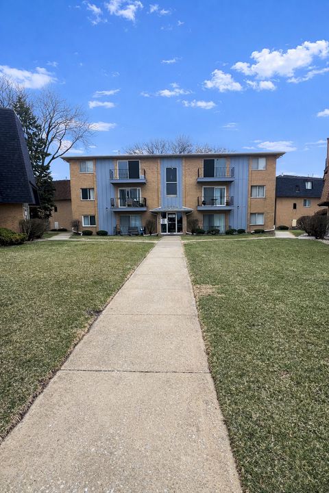 Photo of 4819 W 109th Street #302, Oak Lawn, IL 60453 (MLS # 12593066)