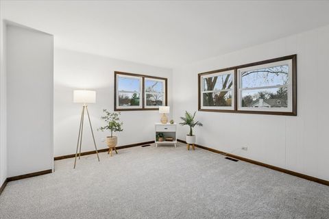 Tiny photo for Libertyville, IL 60045 (MLS # 12491262)
