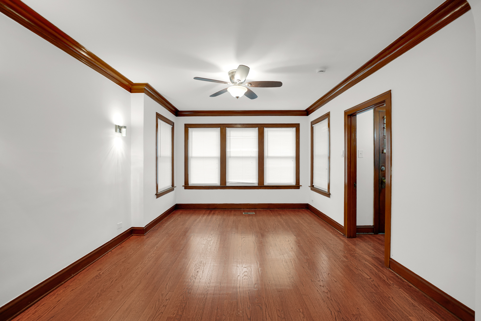 5619 S Sacramento Avenue