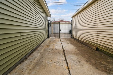 Tiny photo for 5619 S Sacramento Avenue, Chicago, IL 60629 (MLS # 12585005)