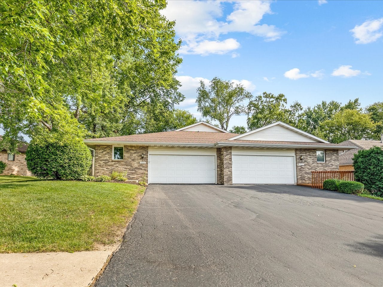 6616 Sandalwood Close
