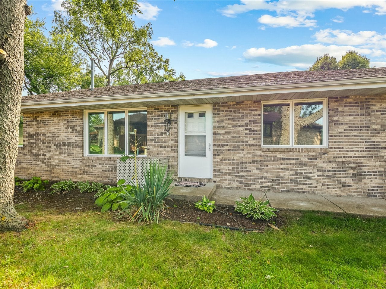 6616 Sandalwood Close