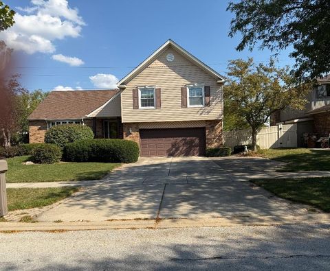Tiny photo for 16401 Tanbark Drive, Tinley Park, IL 60477 (MLS # 12487803)