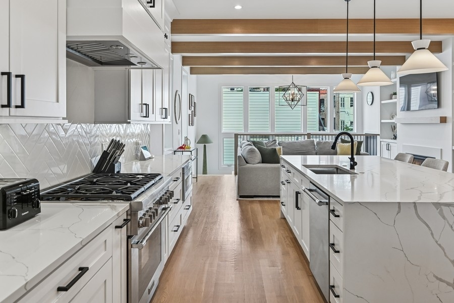 2708 N Albany Avenue