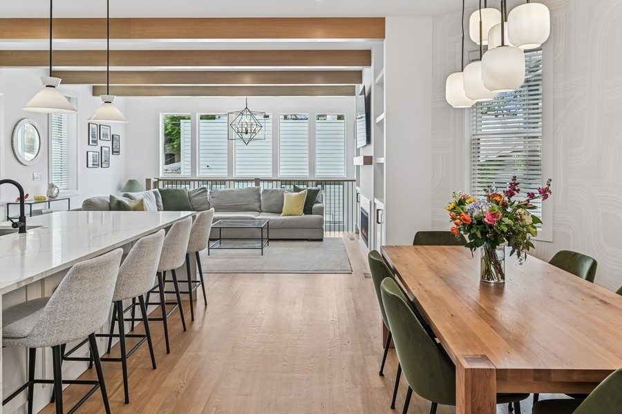 2708 N Albany Avenue