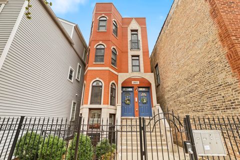 1955 W Melrose Street 1 Chicago IL 60657