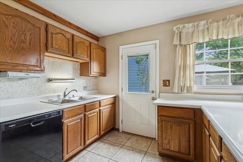 Tiny photo for 7138 Edgebrook Lane, Hanover Park, IL 60133 (MLS # 12497418)