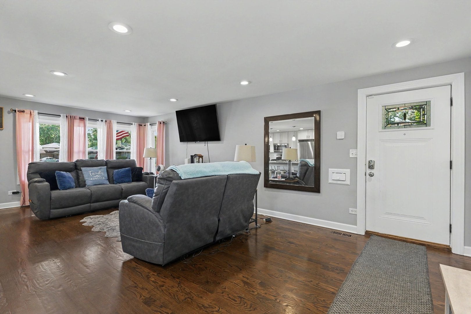 908 E 159th Place