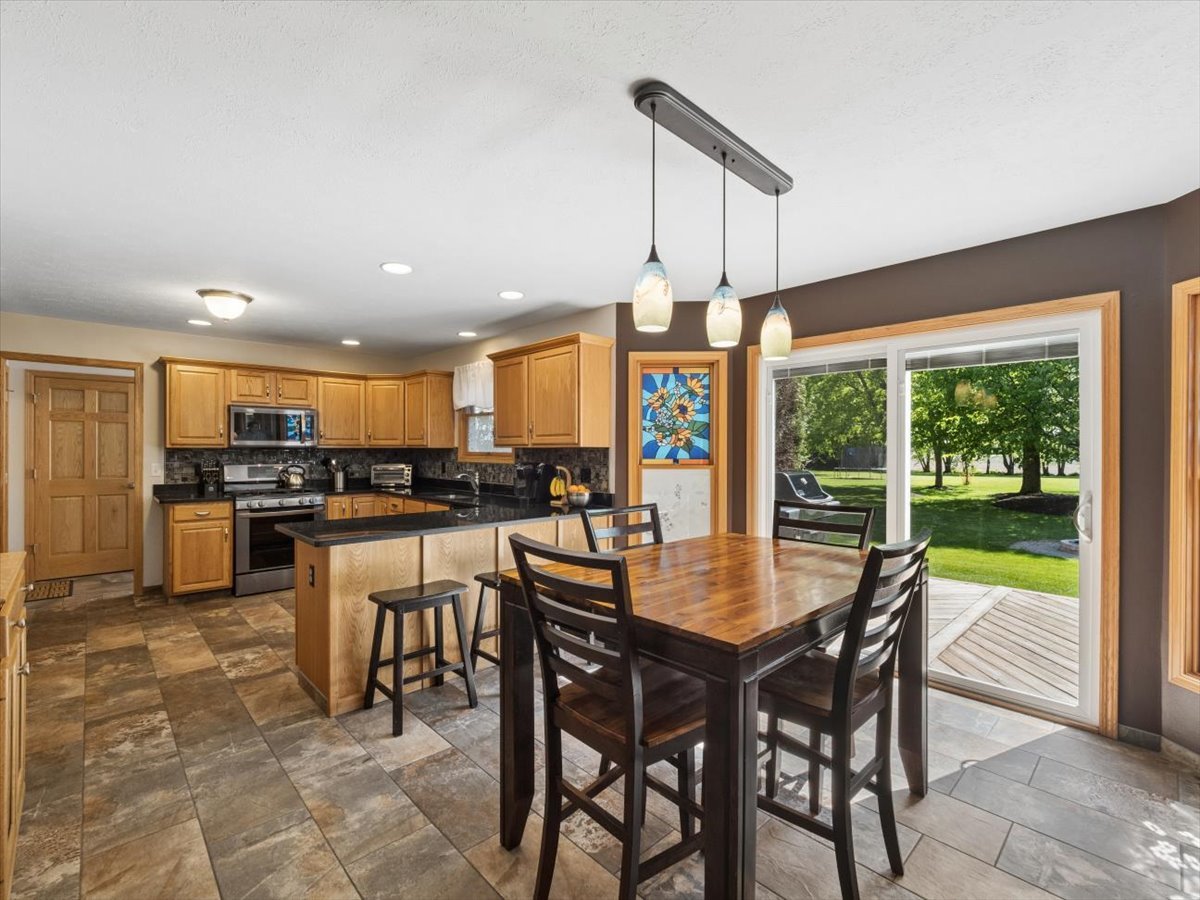 Properties 3 12743 Vestas Place