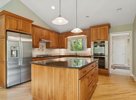 Tiny photo for 205 Bradford Court, Lake Bluff, IL 60044 (MLS # 12496743)