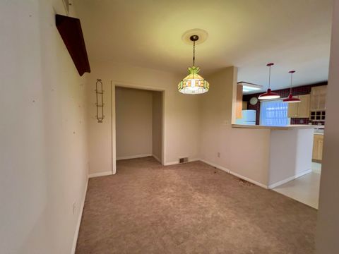 Tiny photo for 108 E 37th Street, Davenport, IA 52806 (MLS # 100000040)