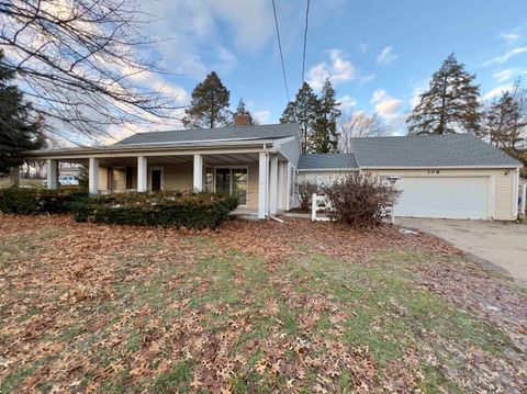 Photo of 108 E 37th Street, Davenport, IA 52806 (MLS # 100000040)