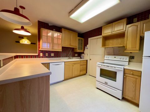 Tiny photo for 108 E 37th Street, Davenport, IA 52806 (MLS # 100000040)