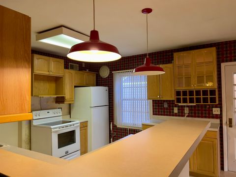 Tiny photo for 108 E 37th Street, Davenport, IA 52806 (MLS # 100000040)