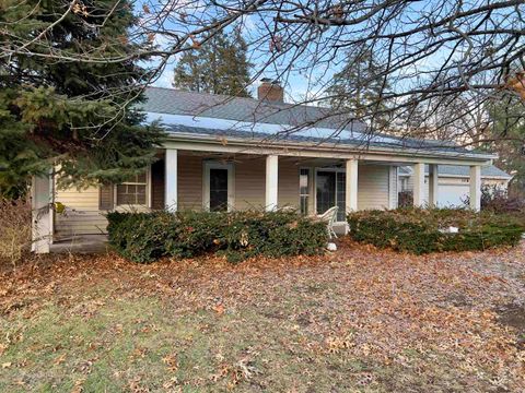 Tiny photo for 108 E 37th Street, Davenport, IA 52806 (MLS # 100000040)