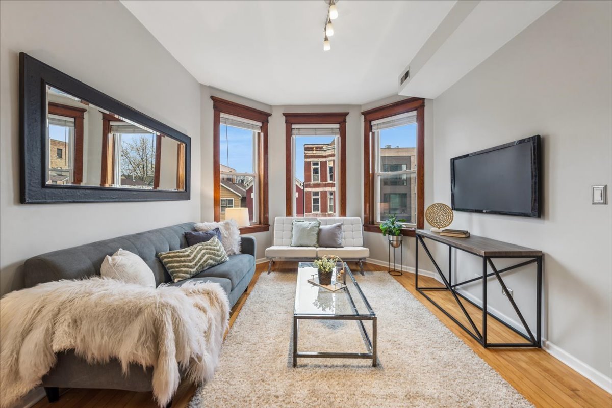 1537 W Augusta Boulevard 2F