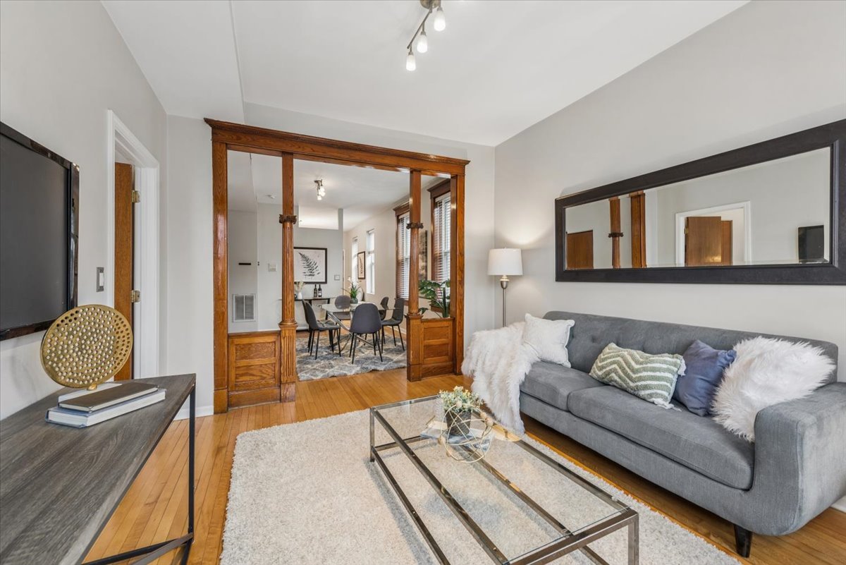 1537 W Augusta Boulevard 2F