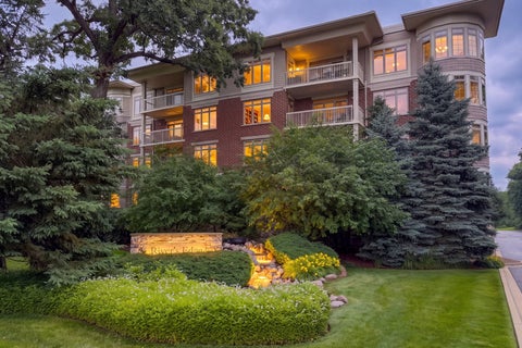 Photo of 425 Benjamin Drive #302, Vernon Hills, IL 60061 (MLS # 12755605)
