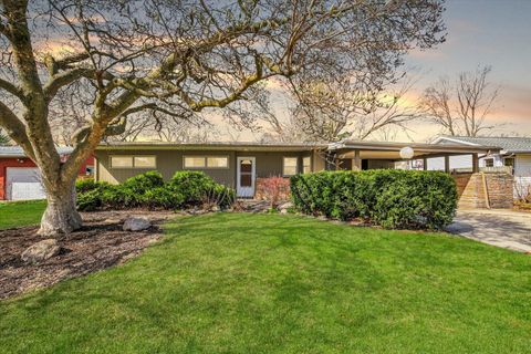 Photo of 1421 Cambridge Drive, Champaign, IL 61821 (MLS # 12592036)