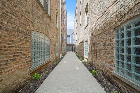 Tiny photo for 854 Washington Boulevard #1, Oak Park, IL 60302 (MLS # 12589336)