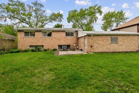 Tiny photo for 383 PARK Avenue, Wheeling, IL 60090 (MLS # 12648198)