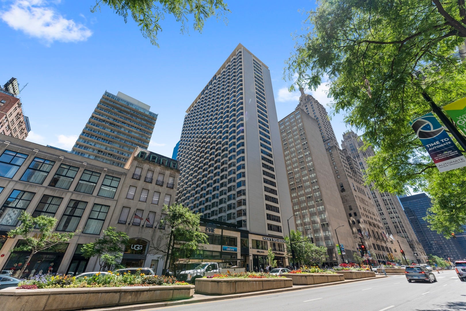 535 N Michigan Avenue 909
