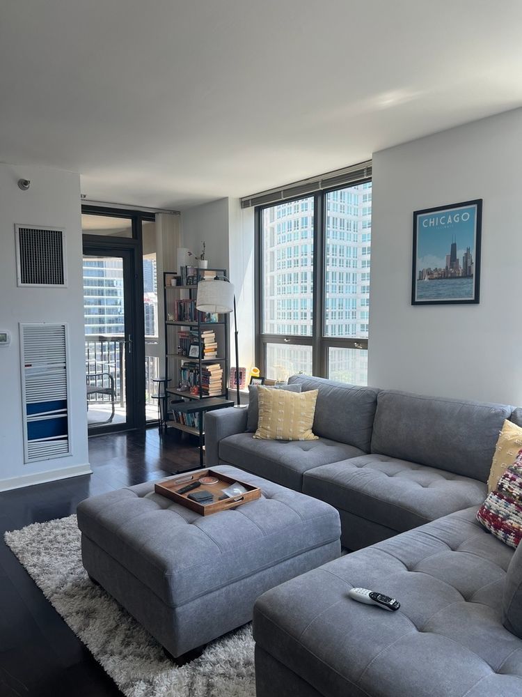 400 N La Salle Drive 2107