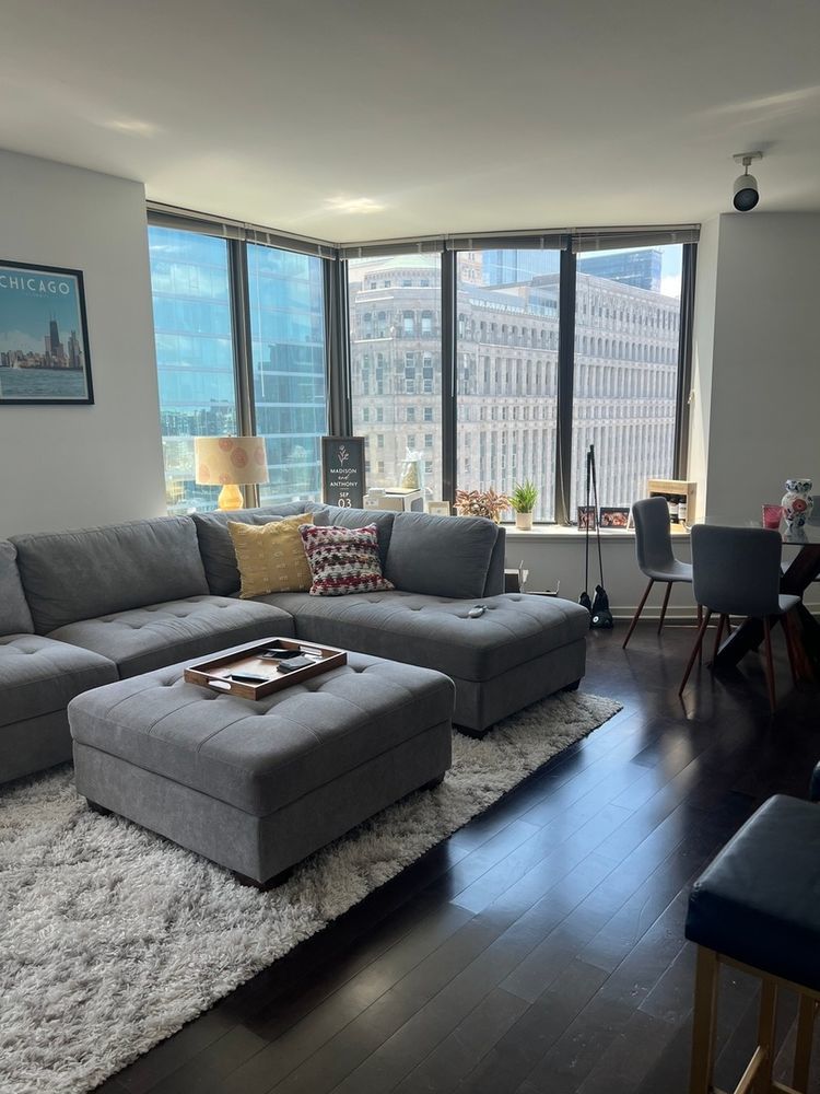 400 N La Salle Drive 2107