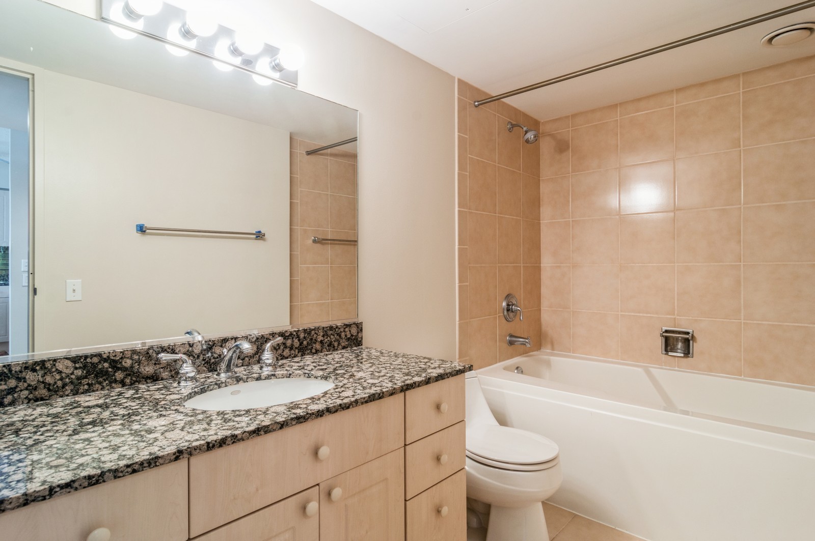 512 N McClurg Court 3205