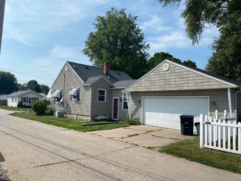 Tiny photo for 1930 31st Street A, Moline, IL 61265 (MLS # 100000408)