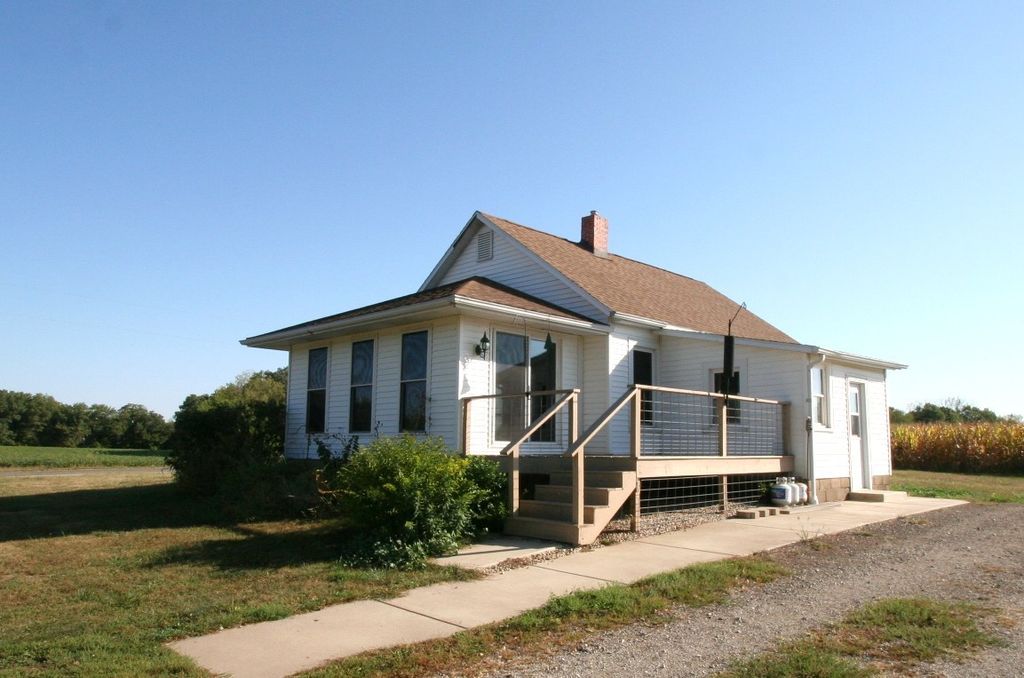Photo for 30403 Hancock Road, Mackinaw, IL 61755 (MLS # 12482439)