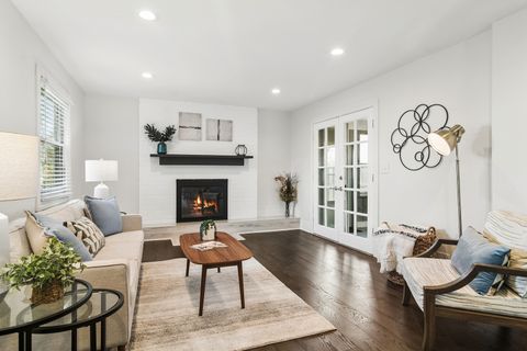 Tiny photo for 1653 N Douglas Avenue, Arlington Heights, IL 60004 (MLS # 12647501)
