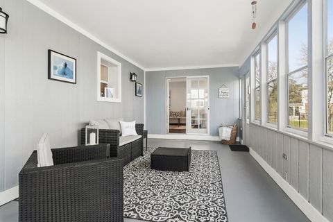 Tiny photo for 1653 N Douglas Avenue, Arlington Heights, IL 60004 (MLS # 12647501)