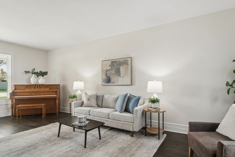 Tiny photo for 1653 N Douglas Avenue, Arlington Heights, IL 60004 (MLS # 12647501)