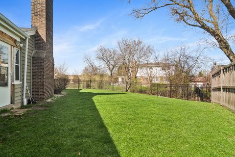 Tiny photo for 1653 N Douglas Avenue, Arlington Heights, IL 60004 (MLS # 12647501)