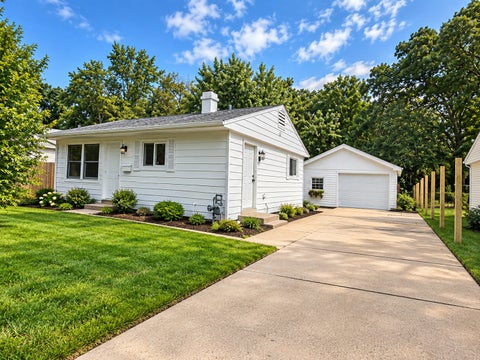 Photo of 63 Sparrow Road, Carpentersville, IL 60110 (MLS # 12758546)